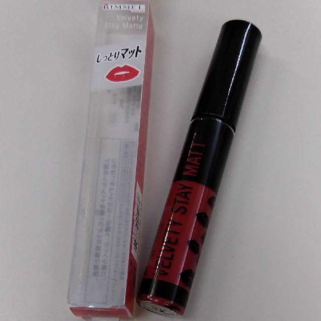 RIMMEL(リンメル)のリンメル ベルベティ ステイ マット 003 Soft red(6ml) コスメ/美容のベースメイク/化粧品(口紅)の商品写真