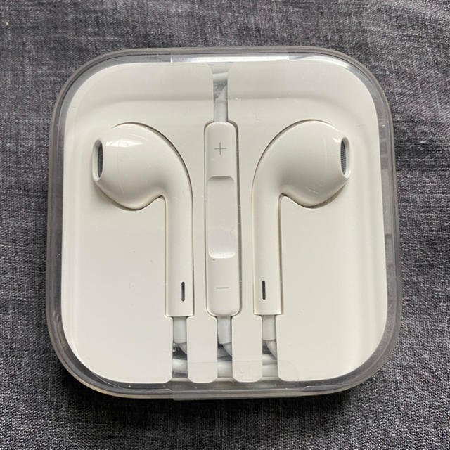 Apple(アップル)の【純正】EarPods with 3.5 mm Headphone Plug スマホ/家電/カメラのオーディオ機器(ヘッドフォン/イヤフォン)の商品写真