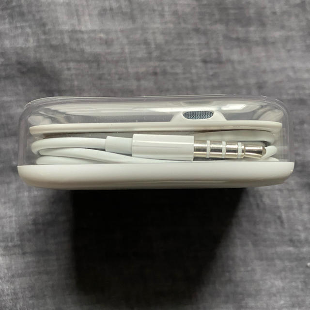 Apple(アップル)の【純正】EarPods with 3.5 mm Headphone Plug スマホ/家電/カメラのオーディオ機器(ヘッドフォン/イヤフォン)の商品写真