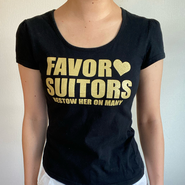Tシャツ　黒　ゴールドラメロゴ レディースのトップス(Tシャツ(半袖/袖なし))の商品写真