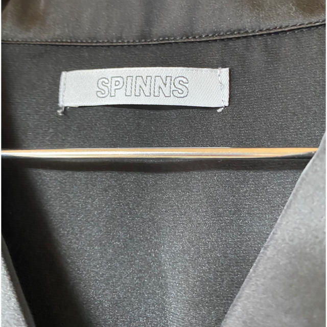 SPINNS(スピンズ)のトラ刺繍入りシャツブラウス レディースのトップス(シャツ/ブラウス(長袖/七分))の商品写真