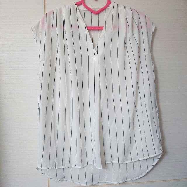 RyuRyu(リュリュ)のRyuRyu ストライプブラウス ホワイト レディースのトップス(シャツ/ブラウス(半袖/袖なし))の商品写真