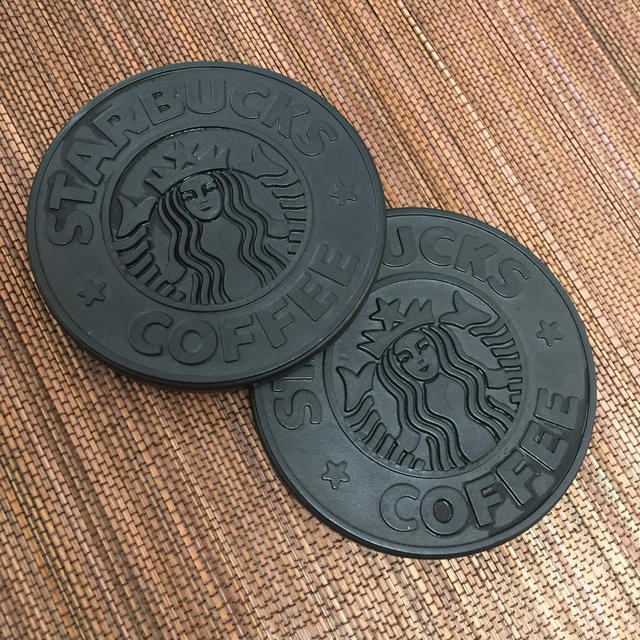 Starbucks Coffee(スターバックスコーヒー)のスターバックス コースター 2個 黒 インテリア/住まい/日用品のキッチン/食器(テーブル用品)の商品写真