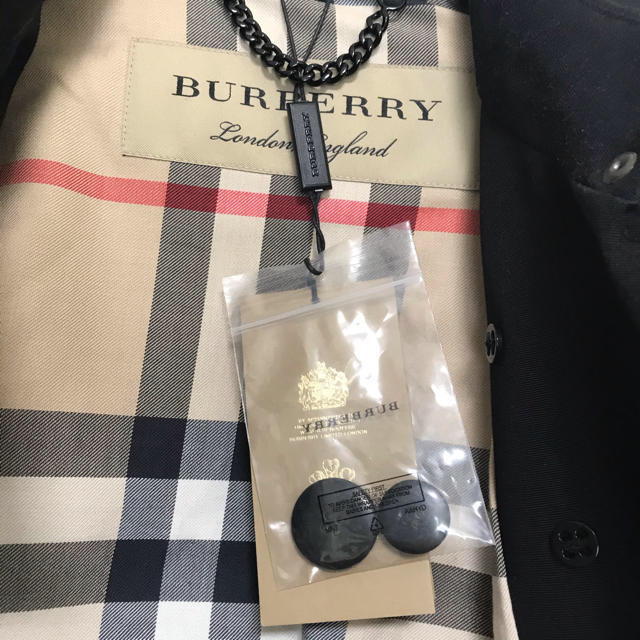 BURBERRY(バーバリー)の売り切り！イギリスにて購入　新品タグ付き★バーバリー　トレンチコート レディースのジャケット/アウター(トレンチコート)の商品写真