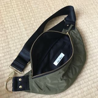 フレッドペリー(FRED PERRY)の◇FREDY REPIT◇キルティングバナナボディバッグ(ボディバッグ/ウエストポーチ)