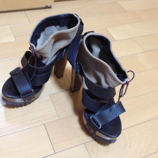 ザラ(ZARA)のzara本革ハイヒールブーティ(サンダル)