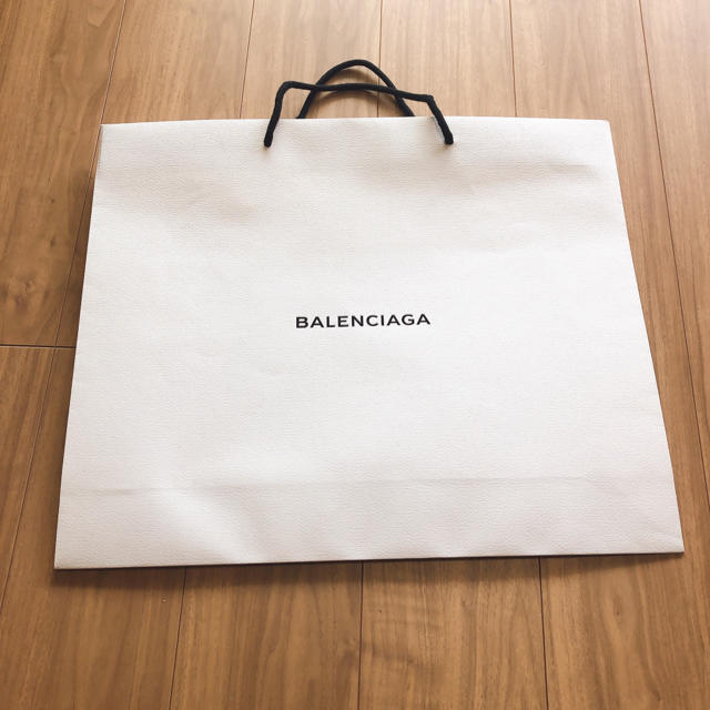 Balenciaga(バレンシアガ)のバレンシアガ　紙袋 ショップ袋　大　特大 レディースのバッグ(ショップ袋)の商品写真
