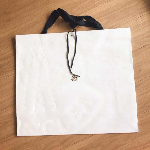 MONCLER(モンクレール)のモンクレール　紙袋　特大　大 レディースのバッグ(ショップ袋)の商品写真