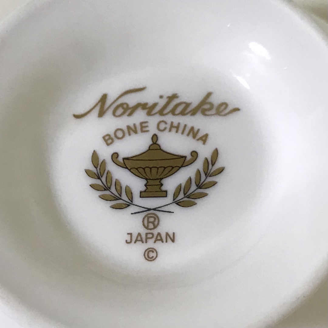 Noritake(ノリタケ)のノリタケ　フェイム　2客 セット　ペア　カップ&ソーサー　ボーンチャイナ　高貴 インテリア/住まい/日用品のキッチン/食器(グラス/カップ)の商品写真