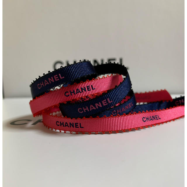 CHANEL(シャネル)のCHANEL ラッピング リボン ピンク&ネイビー 2m インテリア/住まい/日用品のオフィス用品(ラッピング/包装)の商品写真