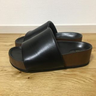 セリーヌ(celine)のCELINE フラットサンダル【新品未使用】(サンダル)