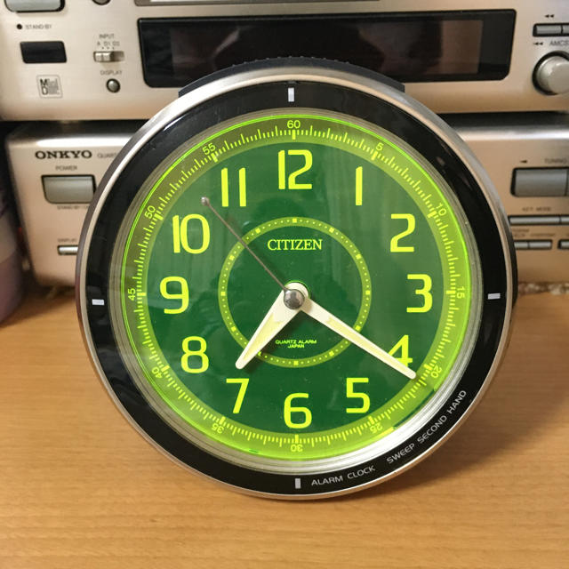 CITIZEN - シチズン 目覚まし時計 置き時計 連続秒針 ライト付の通販