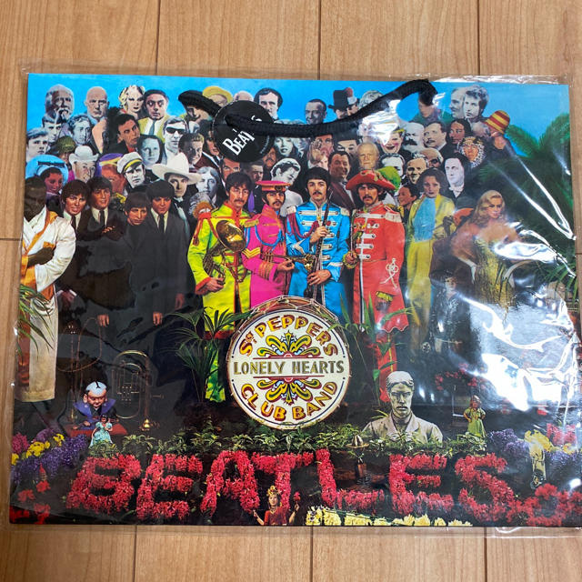 Sgt Pepper BEATBAG01L ビートルズ　紙　カバン エンタメ/ホビーのタレントグッズ(ミュージシャン)の商品写真