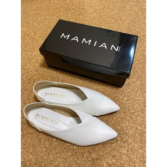 MAMIAN(マミアン)の新品　MAMIAN ポインテッドトゥバブーシュ　ホワイト レディースの靴/シューズ(ハイヒール/パンプス)の商品写真