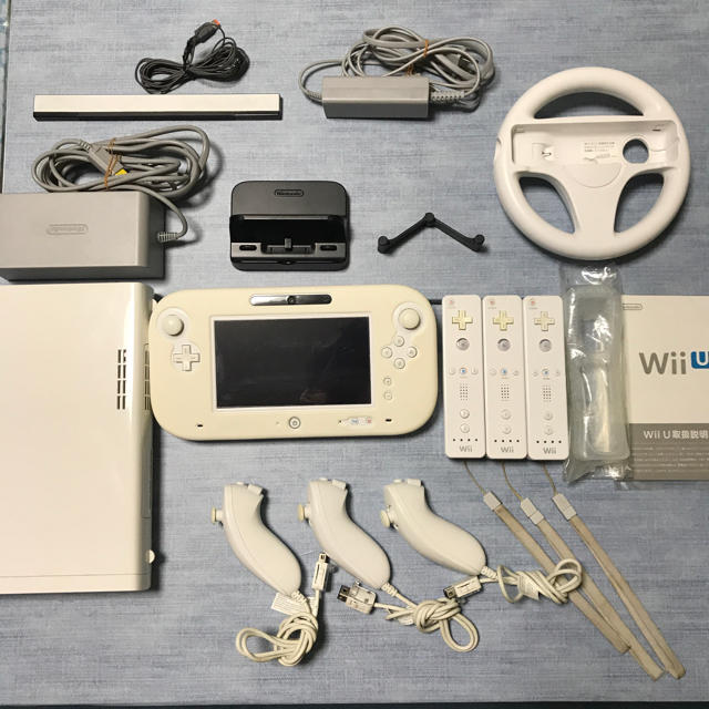 Wii U(ウィーユー)の【カセット付き】Wii U 中古品 エンタメ/ホビーのゲームソフト/ゲーム機本体(家庭用ゲーム機本体)の商品写真