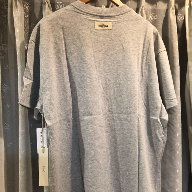 FEAR OF GOD(フィアオブゴッド)のfog essentials  boxy Tシャツ　新品　フォグ　エッセンシャル メンズのトップス(Tシャツ/カットソー(半袖/袖なし))の商品写真