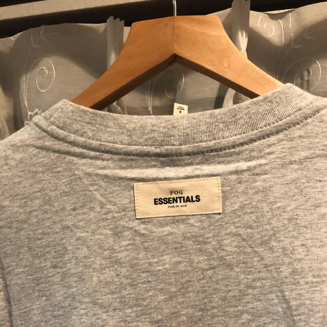 FEAR OF GOD(フィアオブゴッド)のfog essentials  boxy Tシャツ　新品　フォグ　エッセンシャル メンズのトップス(Tシャツ/カットソー(半袖/袖なし))の商品写真