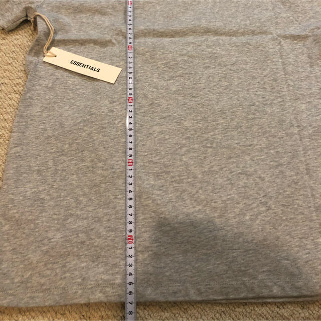 FEAR OF GOD(フィアオブゴッド)のfog essentials  boxy Tシャツ　新品　フォグ　エッセンシャル メンズのトップス(Tシャツ/カットソー(半袖/袖なし))の商品写真