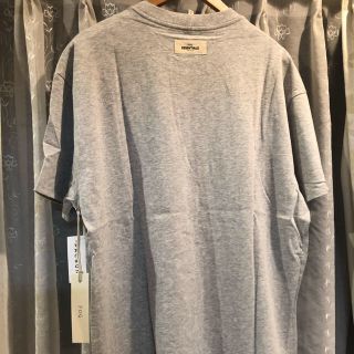 フィアオブゴッド(FEAR OF GOD)のfog essentials  boxy Tシャツ　新品　フォグ　エッセンシャル(Tシャツ/カットソー(半袖/袖なし))