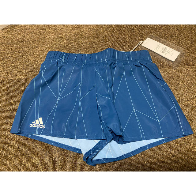 adidas(アディダス)のあやかまま様専用adidas ショートパンツとテニスシューズ オレンジ レディースのパンツ(ショートパンツ)の商品写真