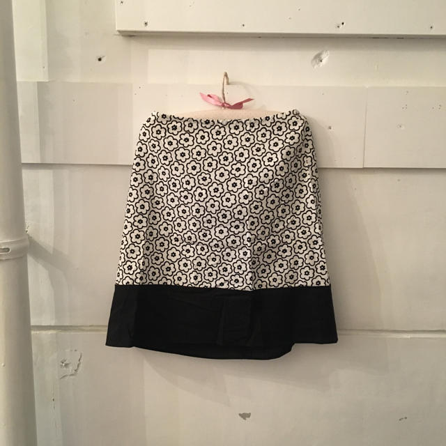 agnes b.(アニエスベー)の最終価格🤎agnes b. flower skirt. レディースのスカート(ひざ丈スカート)の商品写真
