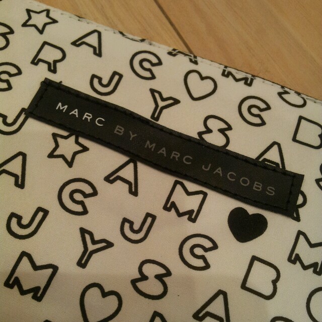 MARC BY MARC JACOBS(マークバイマークジェイコブス)の新品★未使用マークバイマークジェイコブス レディースのファッション小物(ポーチ)の商品写真