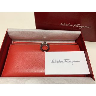 フェラガモ(Ferragamo)のフェラガモ　長財布　赤(長財布)