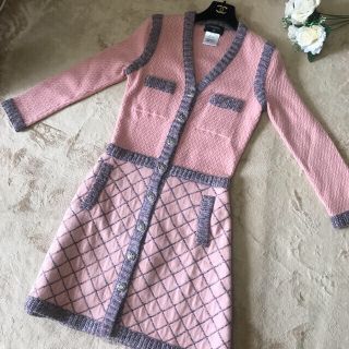 シャネル(CHANEL)のCHANEL♡極美品  激レア カメリアボタン ワンピース 34 ピンク(ひざ丈ワンピース)