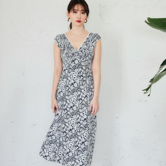 【Lilyさま】Lace Trimmed Floral Dress M