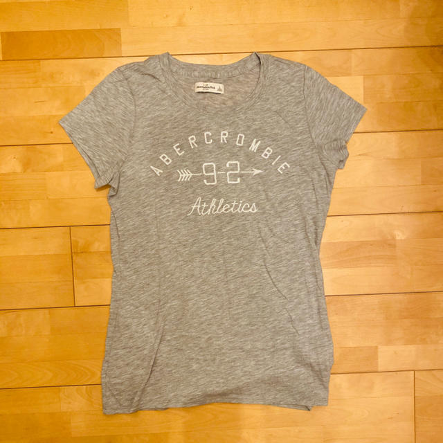 Abercrombie&Fitch(アバクロンビーアンドフィッチ)の美品！アバクロ！定番とロゴTシャツ！ レディースのトップス(Tシャツ(半袖/袖なし))の商品写真