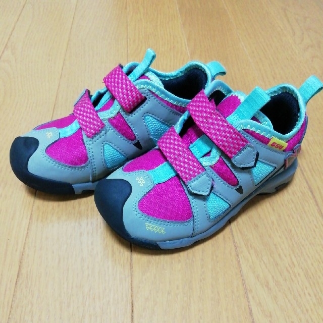 New Balance(ニューバランス)のNEW BALANCE スニーカー　15.5cm キッズ/ベビー/マタニティのキッズ靴/シューズ(15cm~)(スニーカー)の商品写真