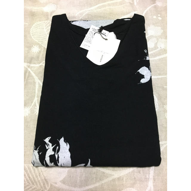 antiqua(アンティカ)のアンティカ Vネック 花柄ドルマンTシャツ ブラック レディースのトップス(Tシャツ(半袖/袖なし))の商品写真