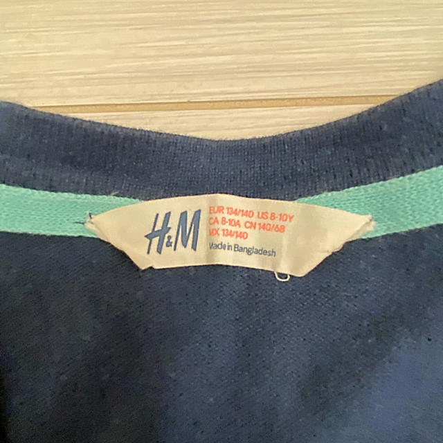 H&M(エイチアンドエム)のH&M ボーイズカーディガン サイズ140㎝　ネイビー キッズ/ベビー/マタニティのキッズ服男の子用(90cm~)(カーディガン)の商品写真