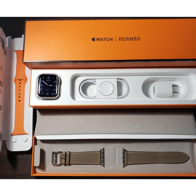 Apple Watch(アップルウォッチ)のApple Watch Hermes Series5 44mm アップルウォッチ スマホ/家電/カメラのスマートフォン/携帯電話(その他)の商品写真