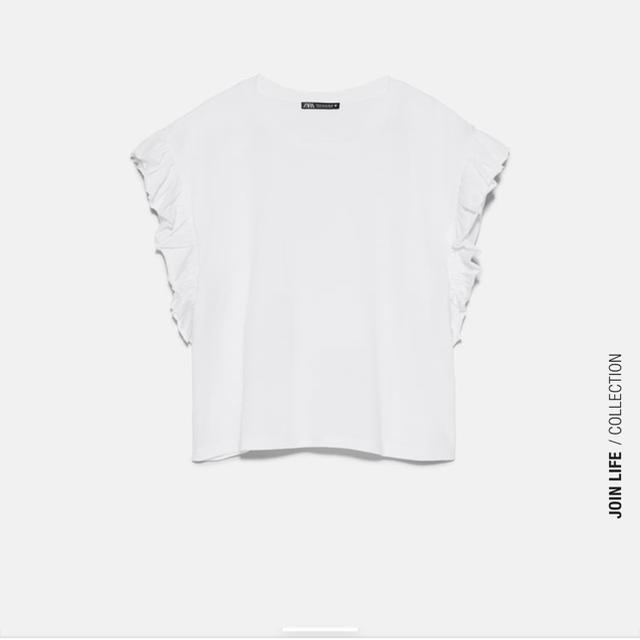 ZARA(ザラ)のZARA フリル付きTシャツ レディースのトップス(Tシャツ(半袖/袖なし))の商品写真