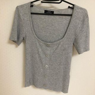 ベルシュカ(Bershka)のBershka リブ　トップス　グレー(カットソー(半袖/袖なし))