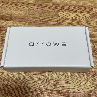 アローズ(arrows)のarrows M05 ホワイト　新品(スマートフォン本体)