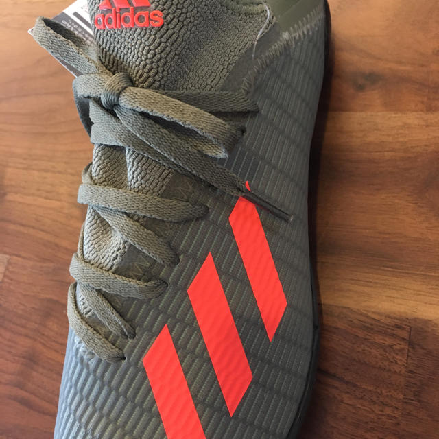 adidas(アディダス)の値下げ　アディダス　トレーニングシューズ　新品　サッカー24.5cm スポーツ/アウトドアのサッカー/フットサル(シューズ)の商品写真