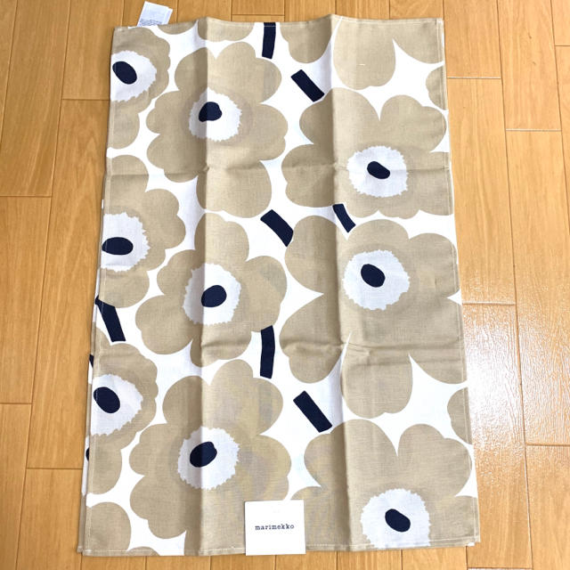 marimekko(マリメッコ)の☆送料込【人気カラー】マリメッコ UNIKKO ティータオルベージュ インテリア/住まい/日用品のキッチン/食器(収納/キッチン雑貨)の商品写真