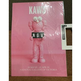 メディコムトイ(MEDICOM TOY)の【新品】KAWS ポスター NGV BFF PINK ピンク(ポスター)