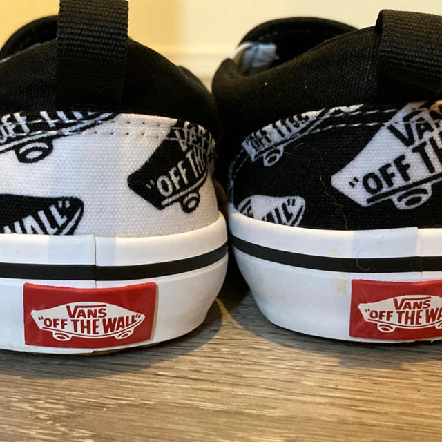 VANS(ヴァンズ)のバンズ　スリッポン　子供用 キッズ/ベビー/マタニティのキッズ靴/シューズ(15cm~)(スニーカー)の商品写真