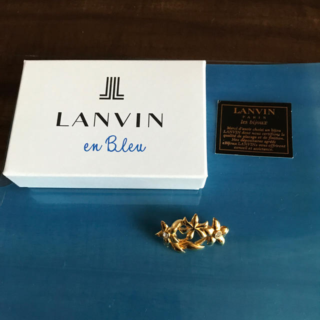 LANVIN en Bleu(ランバンオンブルー)のriver様専用　値下げ　ランバン　ブローチ レディースのアクセサリー(ブローチ/コサージュ)の商品写真