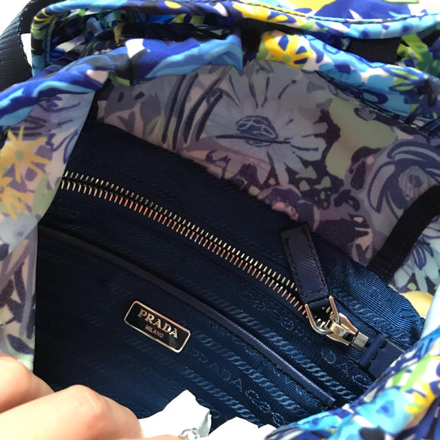 PRADA(プラダ)の芽❤️様専用　正規　プラダ リュック　ブルー　フラワー 美品！ レディースのバッグ(リュック/バックパック)の商品写真