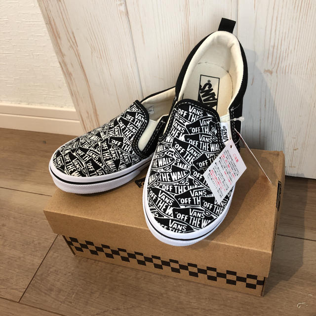 VANS(ヴァンズ)の新品！タグ付き！VANS スニーカー　スリッポン　19㎝ キッズ/ベビー/マタニティのキッズ靴/シューズ(15cm~)(スニーカー)の商品写真