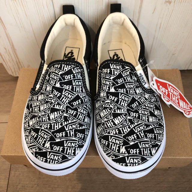 VANS(ヴァンズ)の新品！タグ付き！VANS スニーカー　スリッポン　19㎝ キッズ/ベビー/マタニティのキッズ靴/シューズ(15cm~)(スニーカー)の商品写真