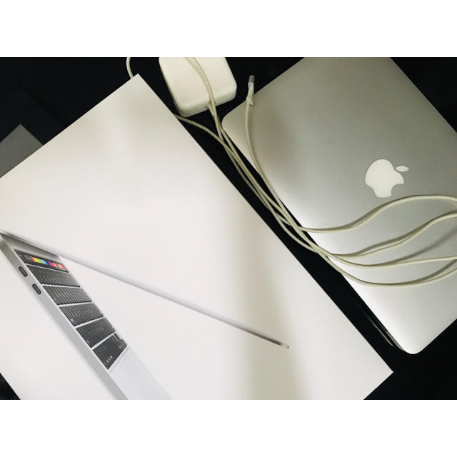 Apple(アップル)の【Apple】MacBook Air 2012 中古 スマホ/家電/カメラのPC/タブレット(ノートPC)の商品写真