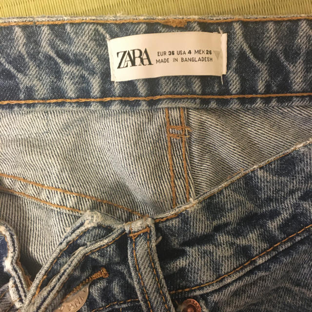 ZARA(ザラ)のZARA ザラ　マムフィットデニムパンツ　 レディースのパンツ(デニム/ジーンズ)の商品写真