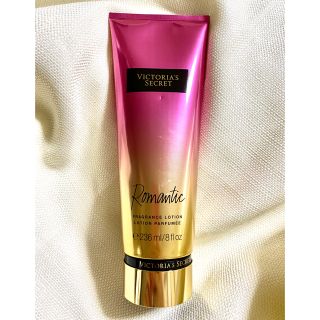 ヴィクトリアズシークレット(Victoria's Secret)の【新品・未使用】ヴィクトリアシークレット　ロマンティック236ml フレグランス(ボディクリーム)