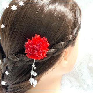 【レッド系】髪飾り ミニ ❤︎ ホワイト パール ❤︎ 揺れる下がり飾り付き(ヘアアクセサリー)