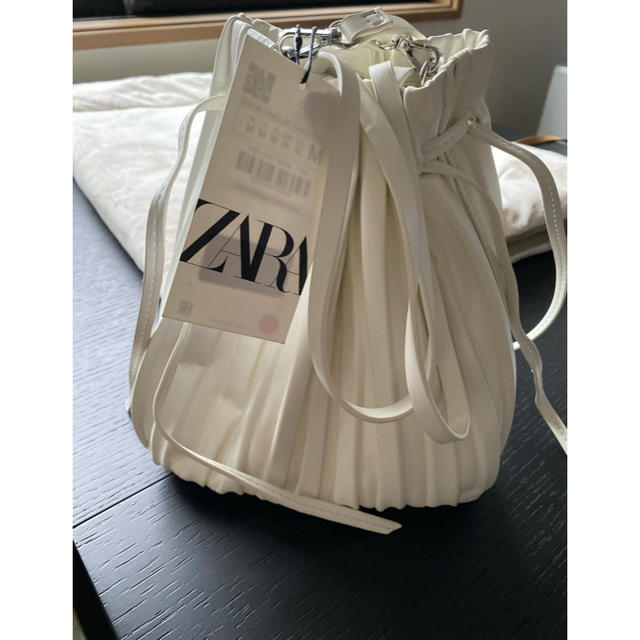 ZARA(ザラ)のzara  プリーツバック レディースのバッグ(ショルダーバッグ)の商品写真